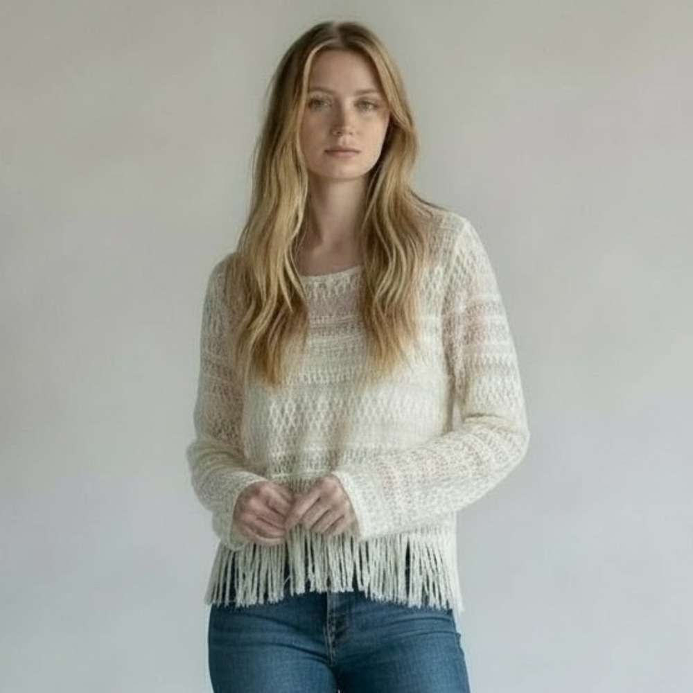 ASTR The Label Lace Fringe Top Cream Boho‎ Crochet Long Sleeve Button Back Women